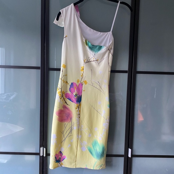 Yellow floral one shoulder dress NWOT - Picture 7 of 10